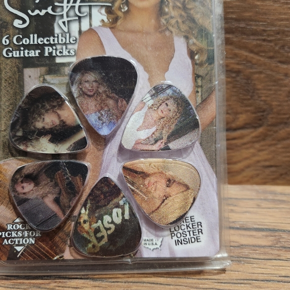 Taylor Swift Debut Album Collectable Holographic Guitar Picks - Picture 6 of 8